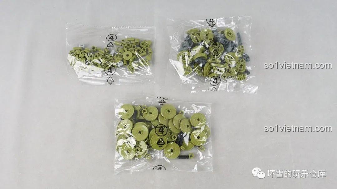 Các túi gạch bước 4, tập trung vào các bánh xe và hệ thống treo của bộ đồ chơi mô hình Xe tăng hạng nặng T28.