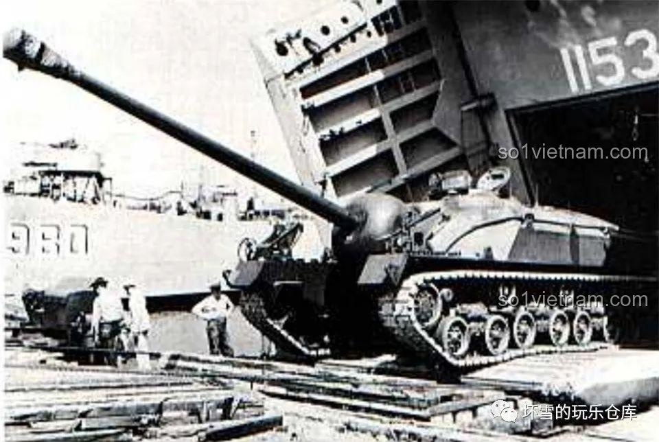 Các bộ phận của động cơ có thể tháo rời để trưng bày, một điểm cộng lớn cho bộ đồ chơi mô hình Quái vật thép T28.