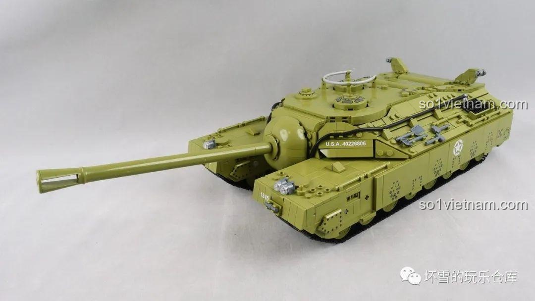 Góc nhìn chéo phía trước của Pháo tự hành T95, khoe trọn vẹn lớp giáp dày và nòng pháo uy lực.