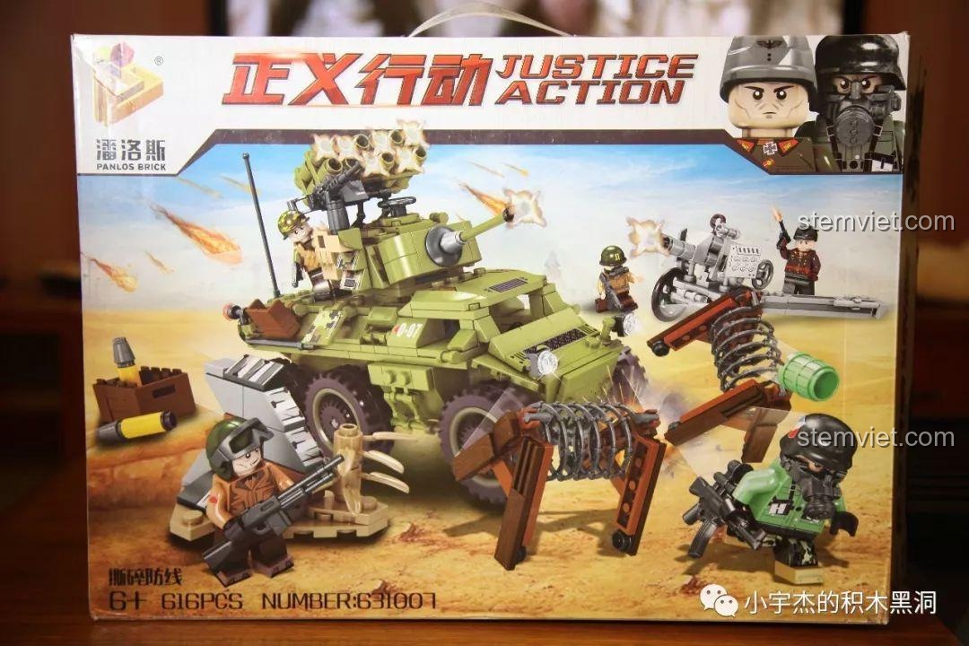 Ảnh hộp bộ lắp ráp Panlos Brick 631007 Justice Action: Xé Toạc Phòng Tuyến. Hộp sản phẩm rõ ràng, thể hiện xe bọc thép 6 bánh và các minifigures, giúp bố mẹ dễ dàng lựa chọn đồ chơi lắp ráp chất lượng cho bé trai 6 tuổi.
