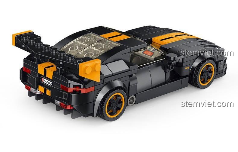 Chi tiết phần đuôi của xe đua Dodge Viper ACR 666026 với cánh gió lớn và đèn hậu, thể hiện sự tinh xảo của bộ xếp hình.