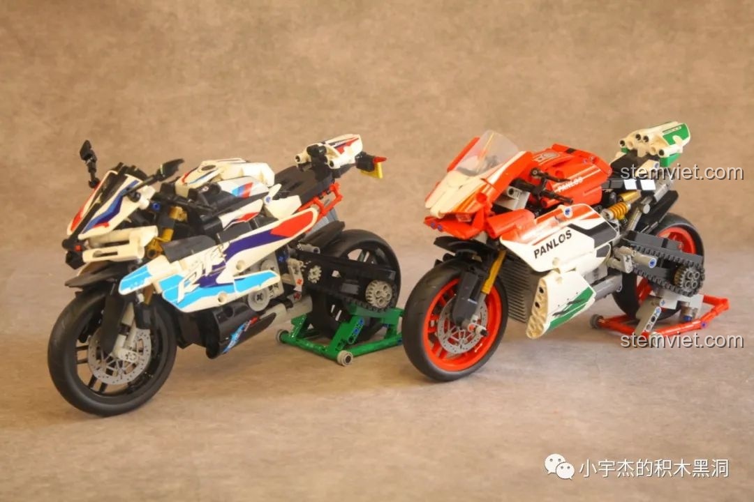 Mô hình BMW M1000 RR đang trong giai đoạn hoàn thiện, còn thiếu một vài chi tiết.