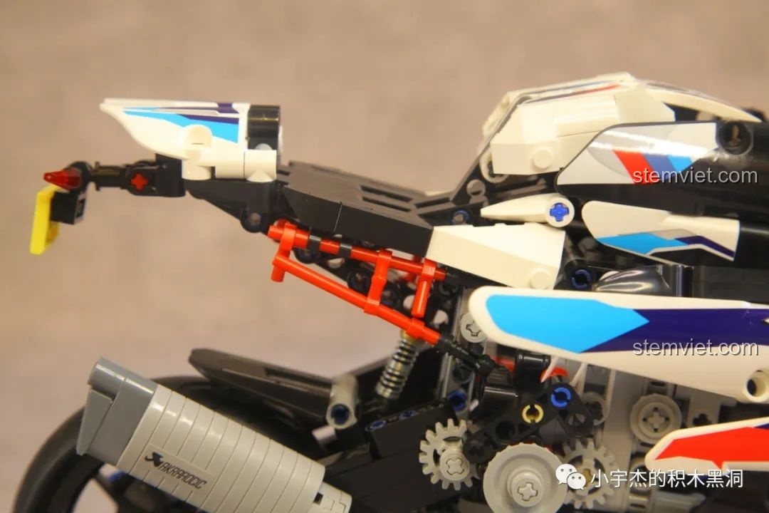 Các túi mảnh ghép được phân loại theo từng bước lắp ráp.