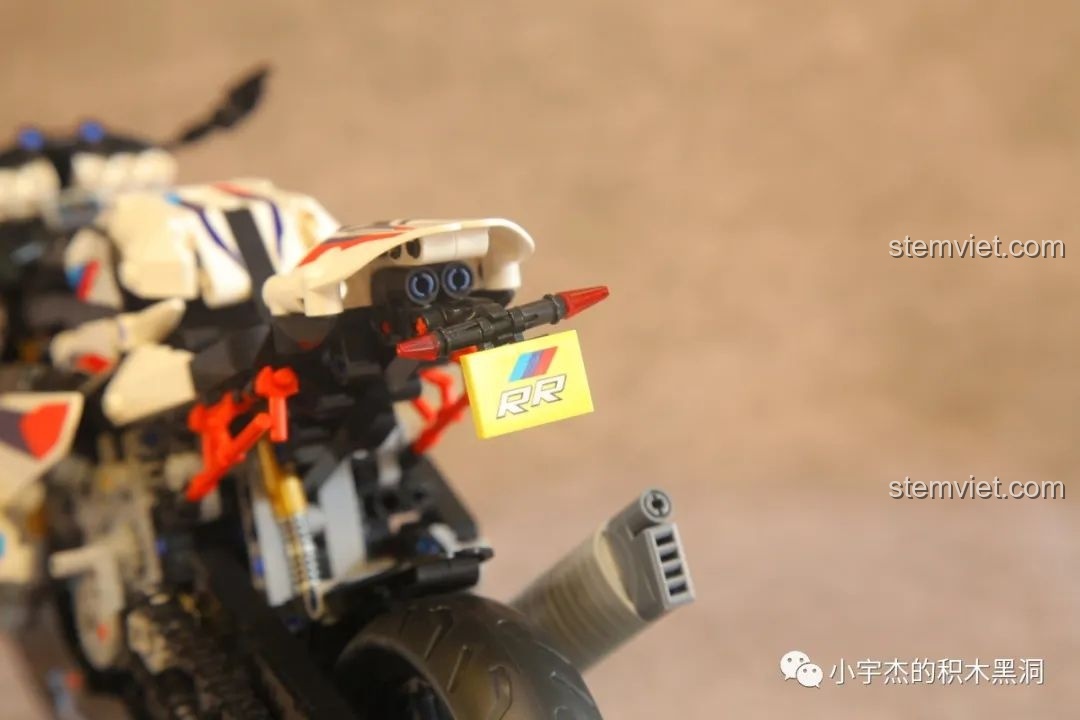 Cận cảnh các mảnh ghép Technic, thể hiện sự đa dạng và phức tạp.