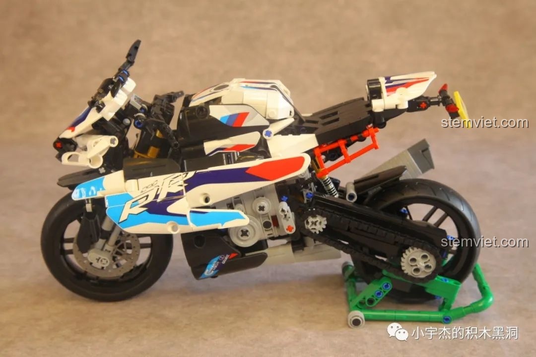 Cận cảnh các mảnh ghép Technic của Panlos Brick, cho thấy độ khít và chất lượng nhựa.