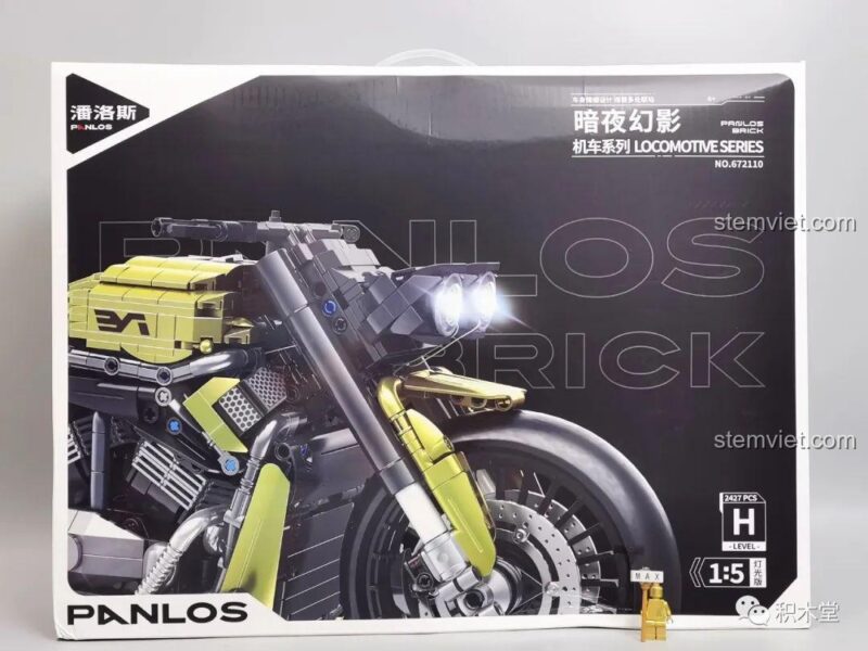 Ảnh chụp thực tế hộp đồ chơi lắp ráp Panlos Brick 672110, cho thấy kích thước lớn và thiết kế bao bì cao cấp.