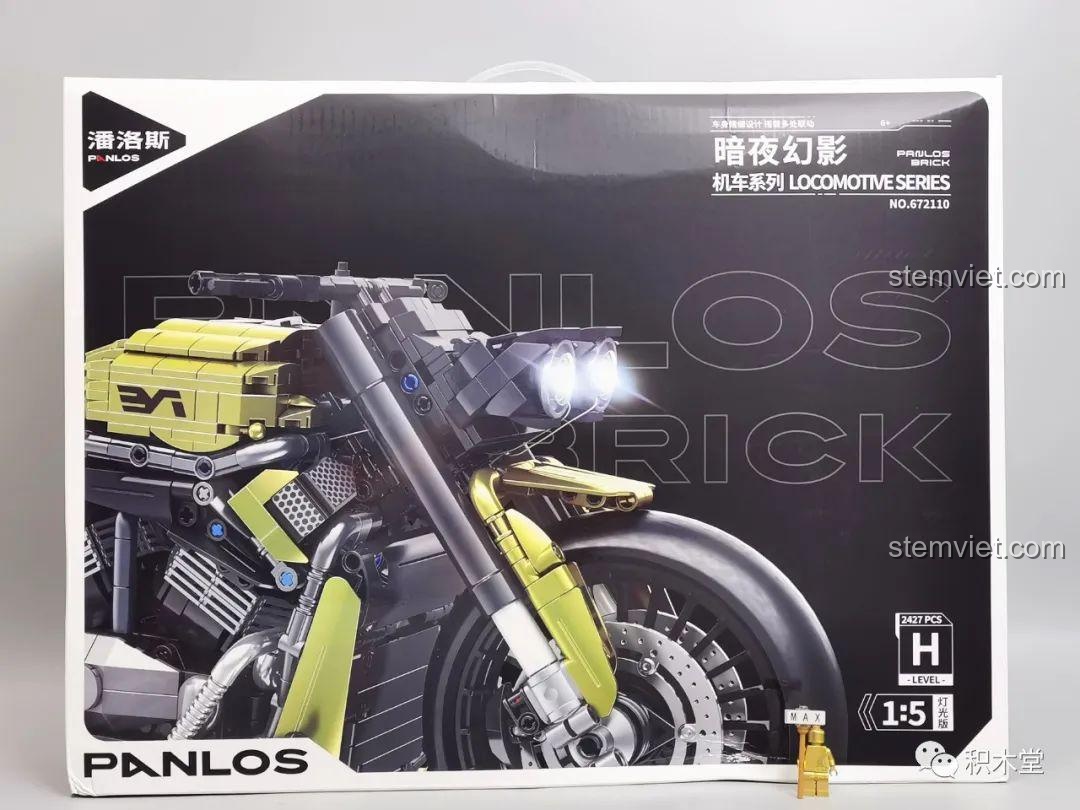 Ảnh chụp thực tế hộp đồ chơi lắp ráp Panlos Brick 672110, cho thấy kích thước lớn và thiết kế bao bì cao cấp.