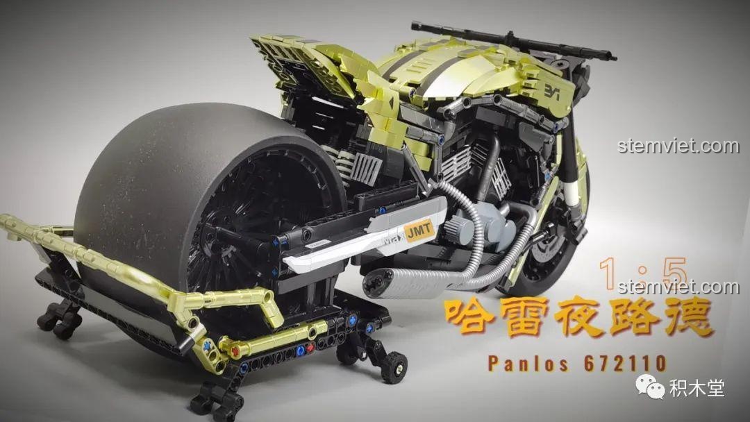 Mô hình xe máy tỉ lệ 1:5 672110 từ Panlos Brick với bánh sau siêu rộng, một điểm nhấn thiết kế độc đáo và ấn tượng.