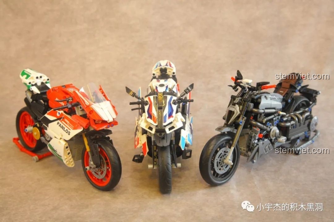 Mô hình xe máy thứ ba của Panlos Brick, có thiết kế hầm hố.