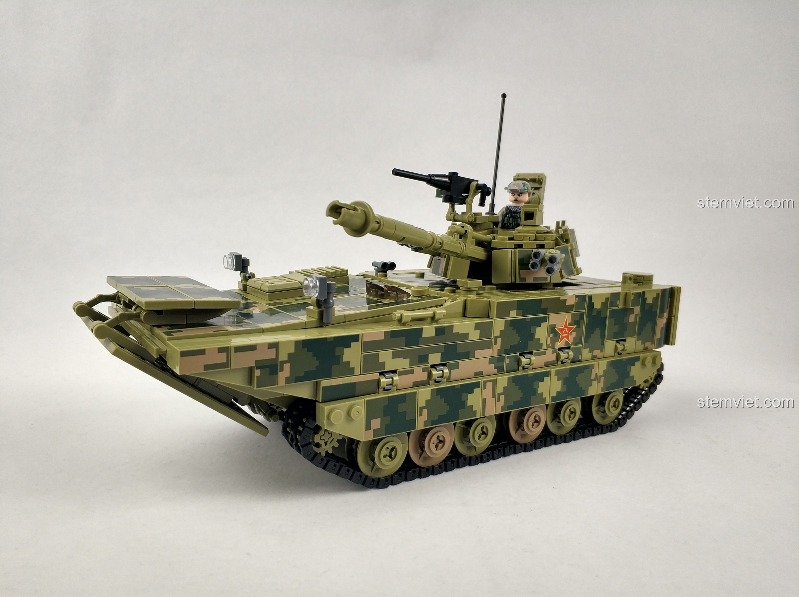 Các bộ phận vũ khí đi kèm xe chiến đấu ZBD-05 Panlos Brick, bao gồm nhiều loại súng khác nhau.