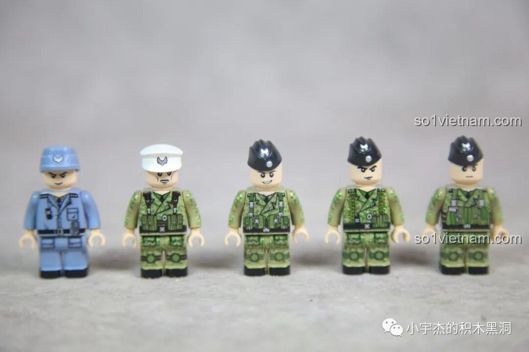 Các minifigures lính đi kèm bộ PanlosBrick 632016 Xe Tăng Hạng Nặng Hổ Vương, in ấn tinh xảo