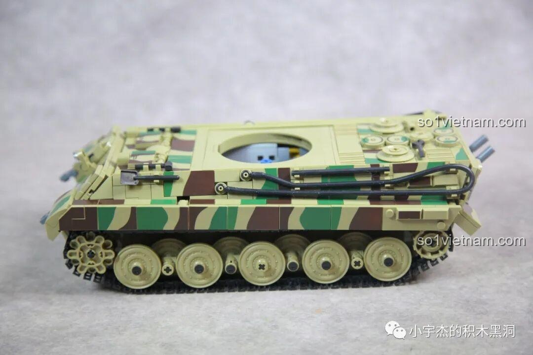 Nắp động cơ với các chi tiết đồng hồ in sắc nét của PanlosBrick 632016 Xe Tăng Hạng Nặng Hổ Vương