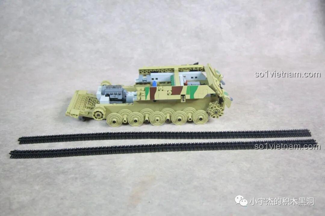 Chi tiết nội thất bên trong mô hình PanlosBrick 632016 Xe Tăng Hạng Nặng Hổ Vương, buồng lái