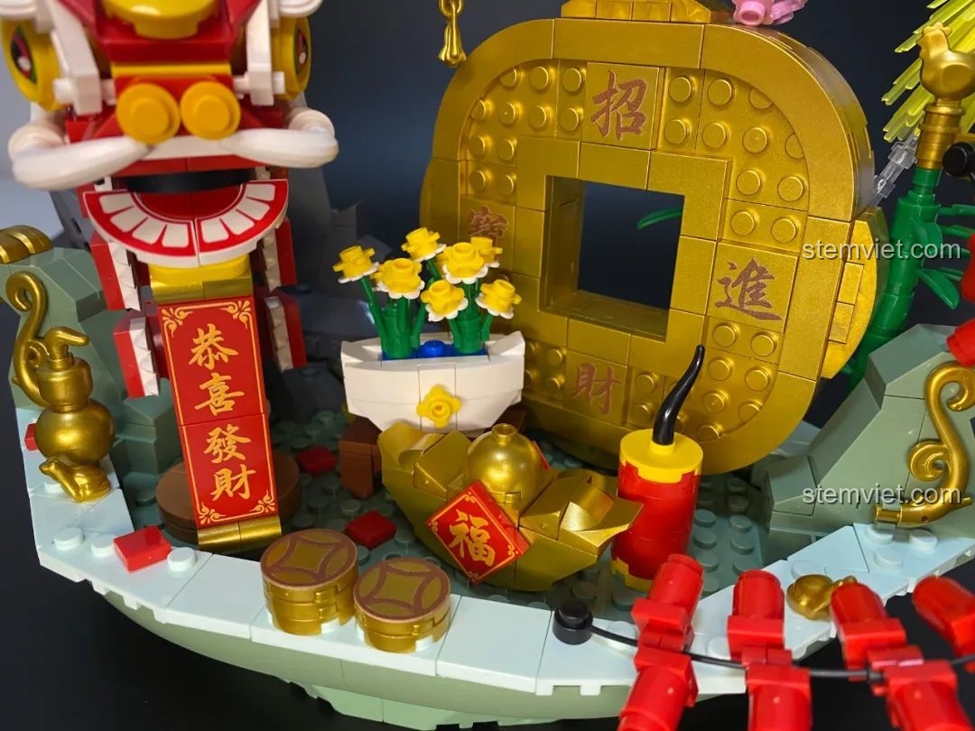 Cận cảnh chú lân từ một góc khác trong mô hình Pantasy 18003 Bồn Tụ Bảo Phú Quý, chi tiết sống động.