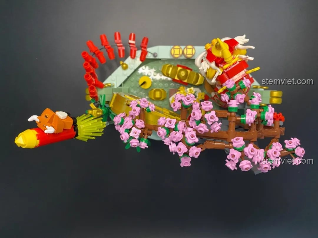 Cận cảnh đồng tiền vàng, thỏi vàng và hoa thủy tiên trong mô hình Pantasy 18003 Bồn Tụ Bảo Phú Quý.