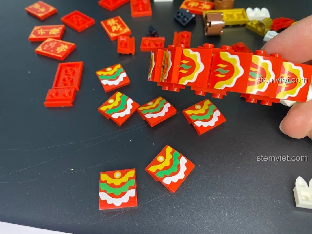 Quá trình lắp ráp thân lân và cột trụ trong bộ Pantasy 18003 Bồn Tụ Bảo Phú Quý.