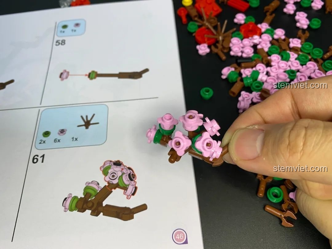 Một lỗi nhỏ trong sách hướng dẫn của bộ lắp ráp Pantasy 18003 Bồn Tụ Bảo Phú Quý về chi tiết cần dùng.