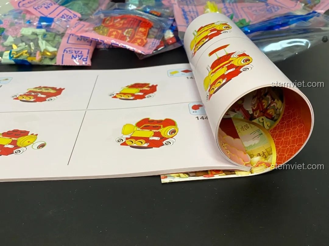 Sách hướng dẫn lắp ráp bộ Pantasy 18003 Bồn Tụ Bảo Phú Quý có thể cuộn lại, tiện lợi khi sử dụng.