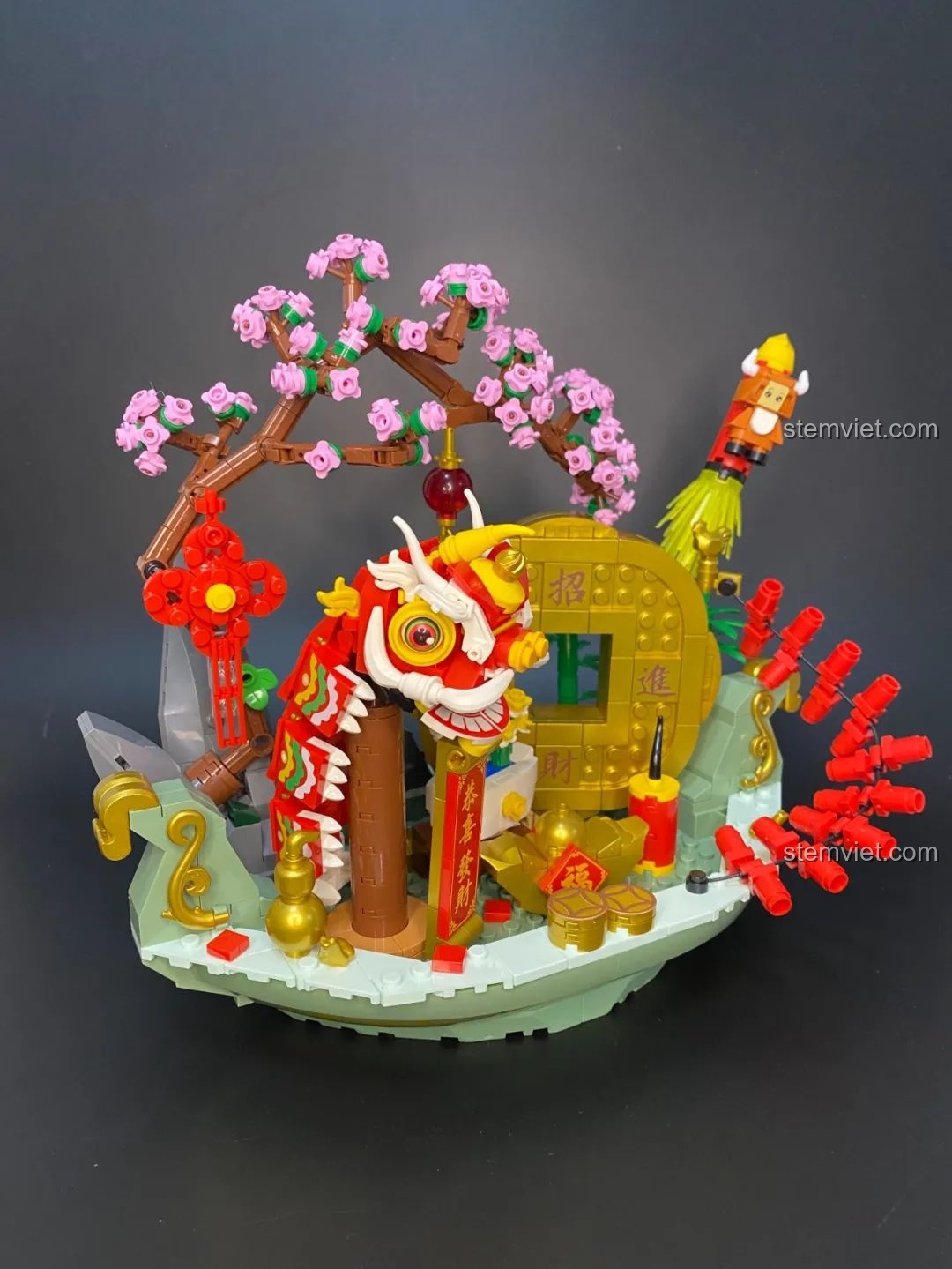 Mô hình Pantasy 18003 Bồn Tụ Bảo Phú Quý hoàn chỉnh từ góc chéo, thể hiện sự hài hòa tổng thể.