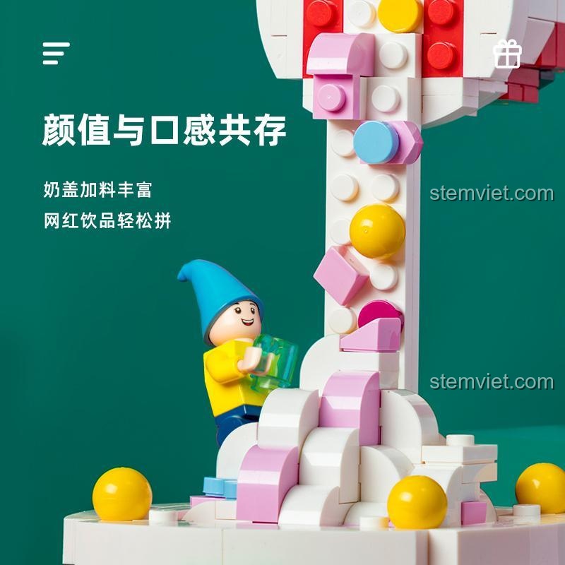 Cận cảnh chi tiết kem và các mảnh ghép màu sắc trên mô hình cốc đồ uống Giáng Sinh Pantasy 25001, thể hiện sự tinh xảo và màu sắc chủ đạo tươi sáng, phù hợp cho trẻ em 6 tuổi.