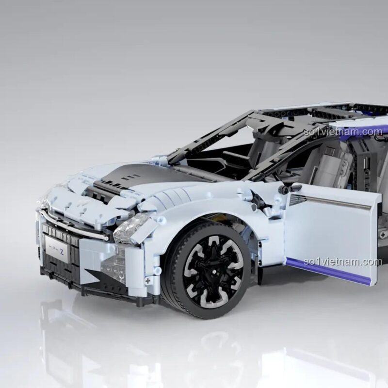 Chi tiết xe HiPhi Z Pixel Sci-Fi Car Model với cửa mở, cho thấy nội thất bên trong, tỉ lệ 1:8