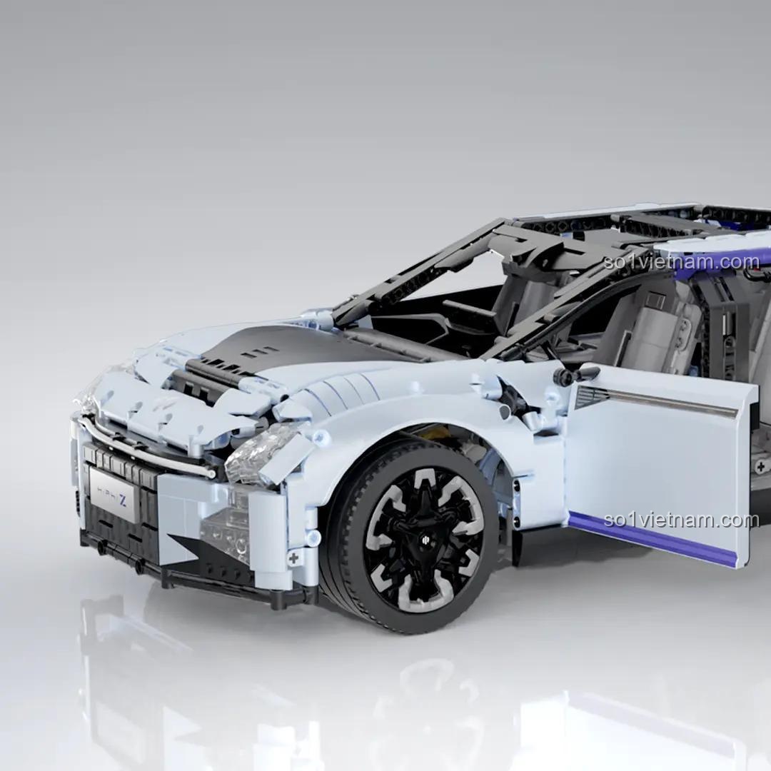 Chi tiết xe HiPhi Z Pixel Sci-Fi Car Model với cửa mở, cho thấy nội thất bên trong, tỉ lệ 1:8