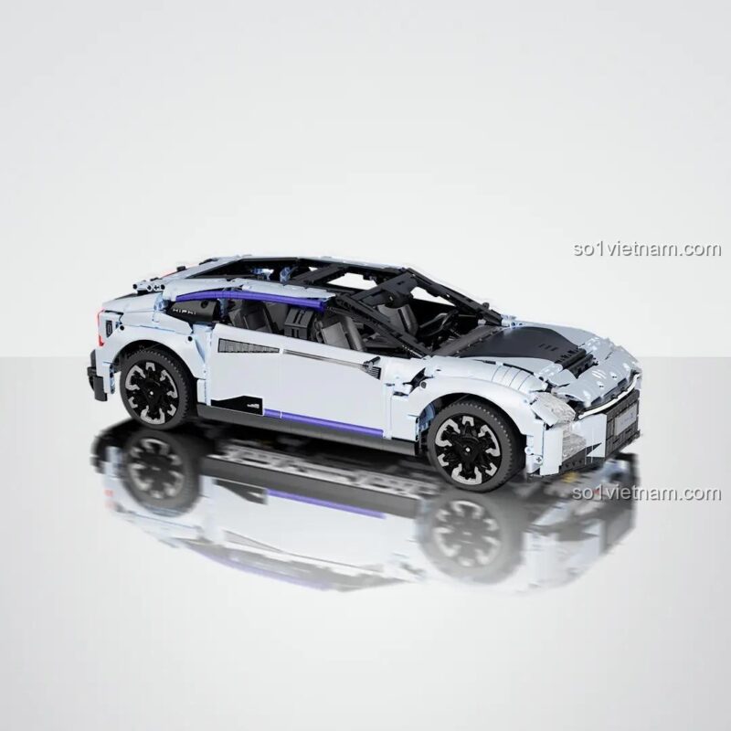 Mô hình xe HiPhi Z Pixel Sci-Fi Car Model của Pantasy, mã 4600007562, đặt trên bề mặt phản chiếu