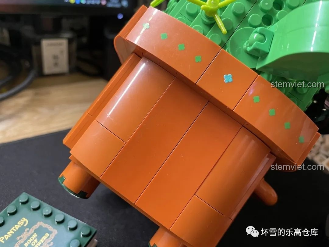 Cận cảnh chậu cây màu nâu của Pantasy 61007 Máy Vặn Trứng Xương Rồng Mexico, có thể có chút chênh lệch màu.