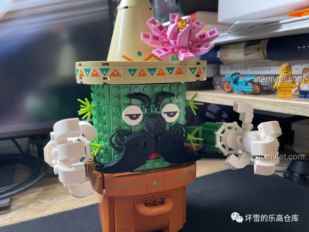 Mô hình Pantasy 61007 Máy Vặn Trứng Xương Rồng Mexico với phụ kiện tay thay thế, tạo dáng linh hoạt.