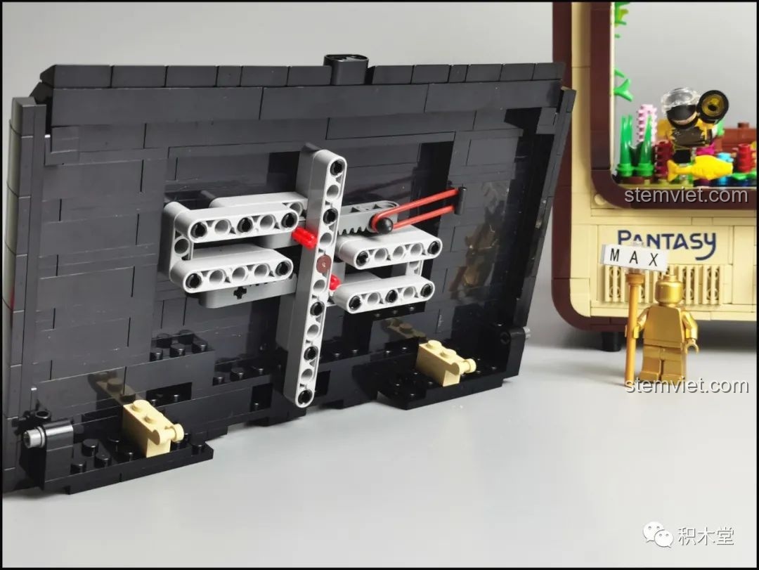 Mô hình Pantasy 61008 Tivi Cổ Điển với phần nắp trên cùng đã được lắp vào.