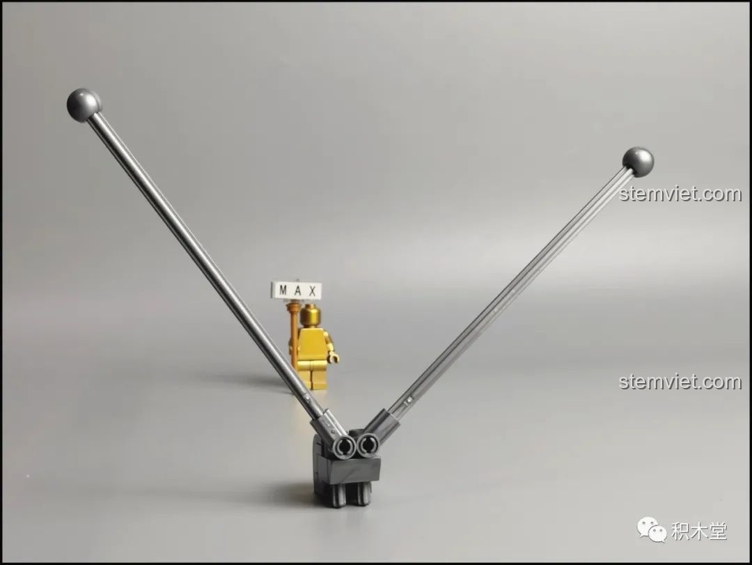 Ăng-ten màu bạc của mô hình Pantasy 61008 Tivi Cổ Điển đã được lắp ráp hoàn chỉnh.