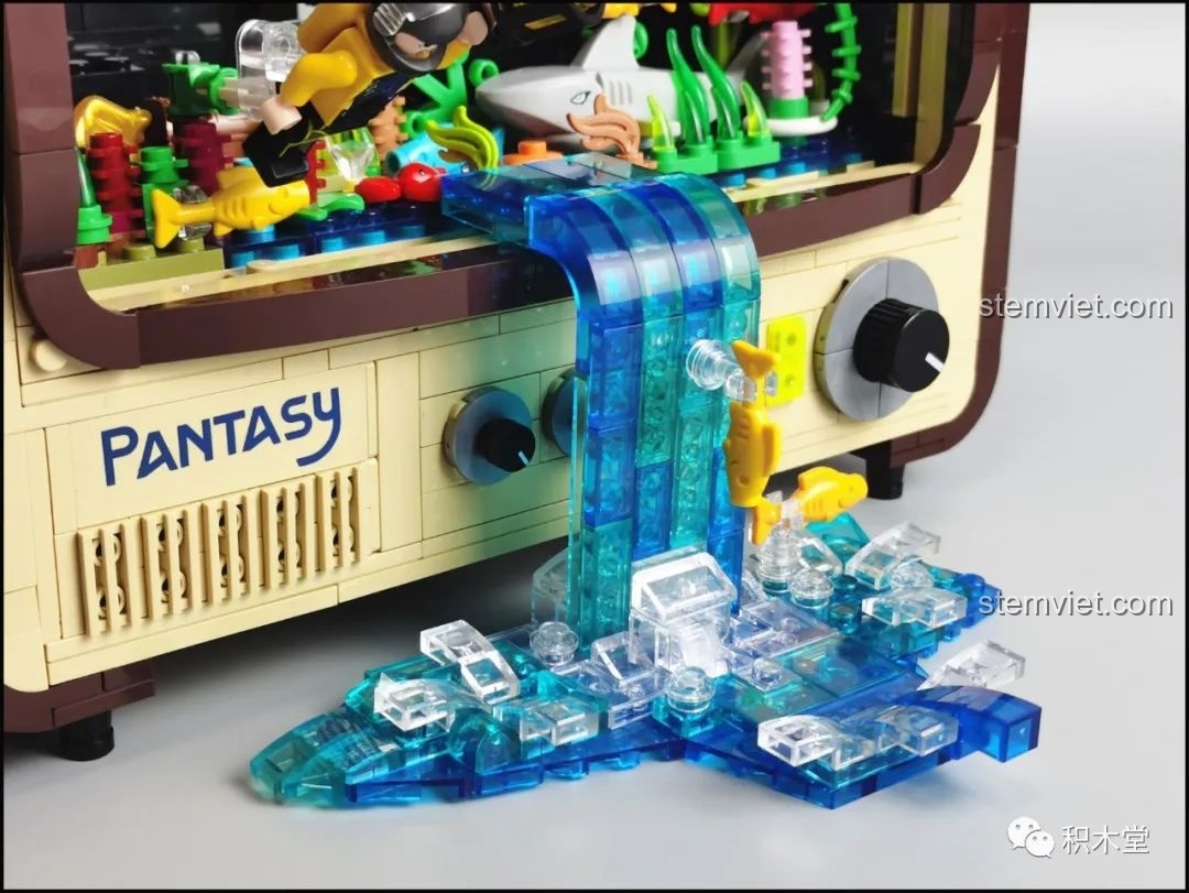 Chi tiết kho báu dưới đáy biển trong cảnh dưới nước của mô hình Pantasy 61008.