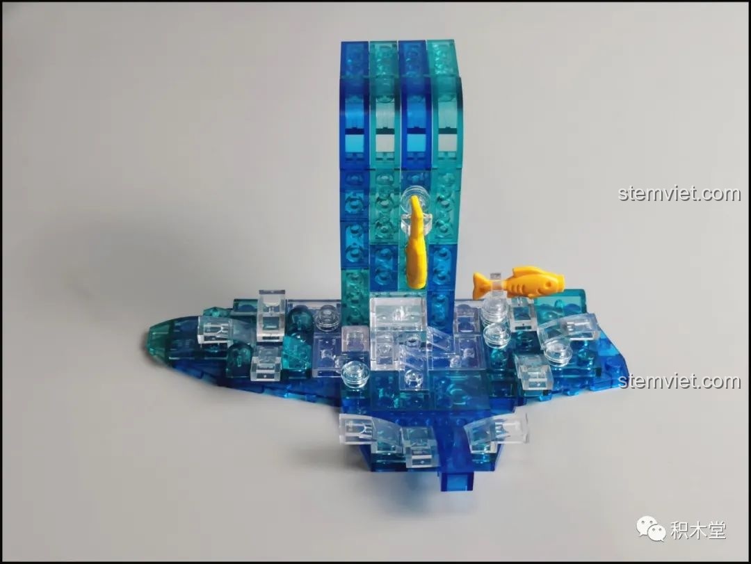 Mô hình Pantasy 61008 Tivi Cổ Điển với tấm nền màn hình test được lắp vào.