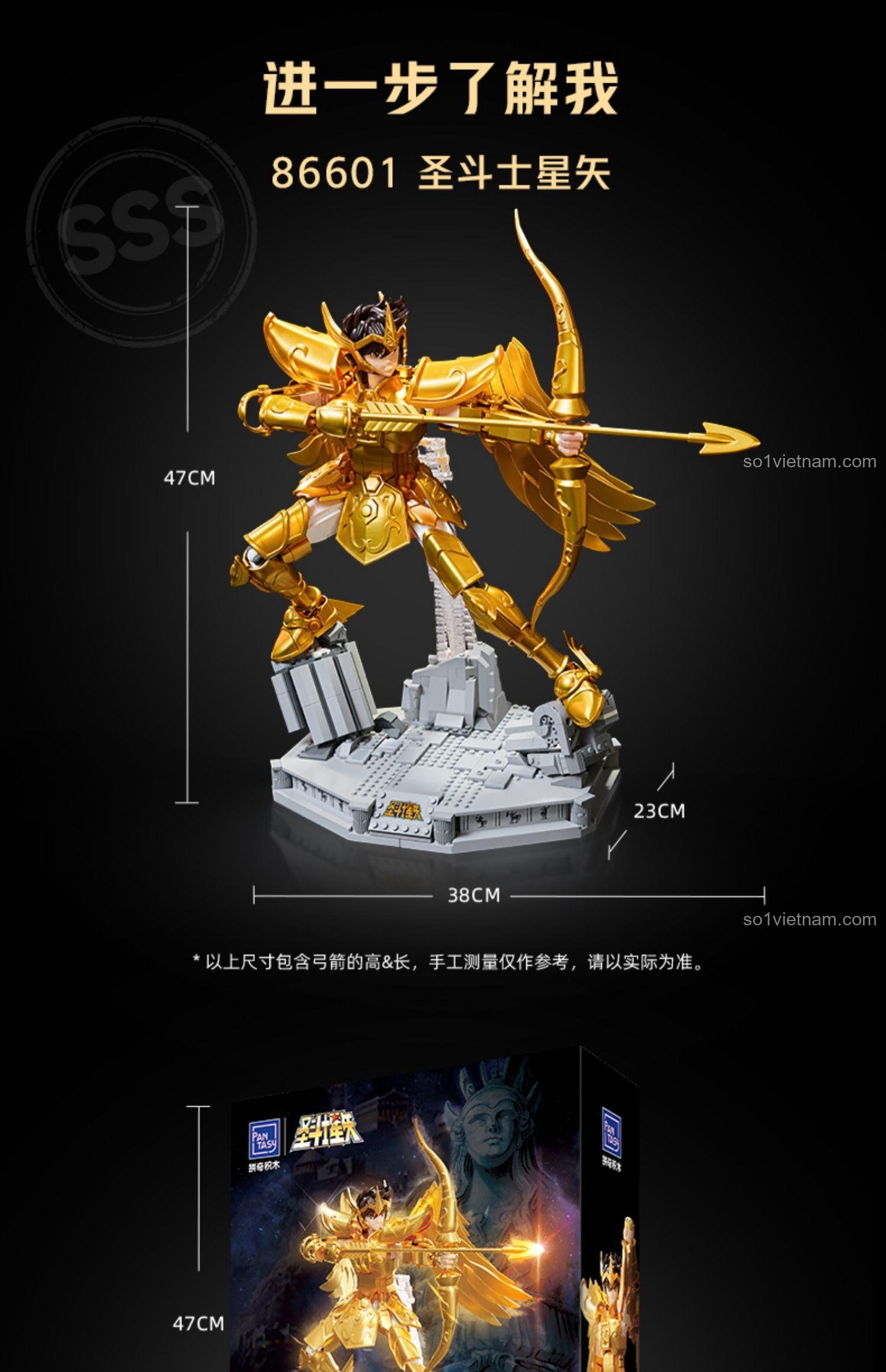 Ảnh thể hiện kích thước chi tiết của bộ lắp ghép Thánh Đấu Sĩ Seiya Cung Thủ Vàng Pantasy 86601, mô hình 38x23x47cm, hộp 26.5x20x8cm, giúp người mua dễ hình dung, giá tốt.