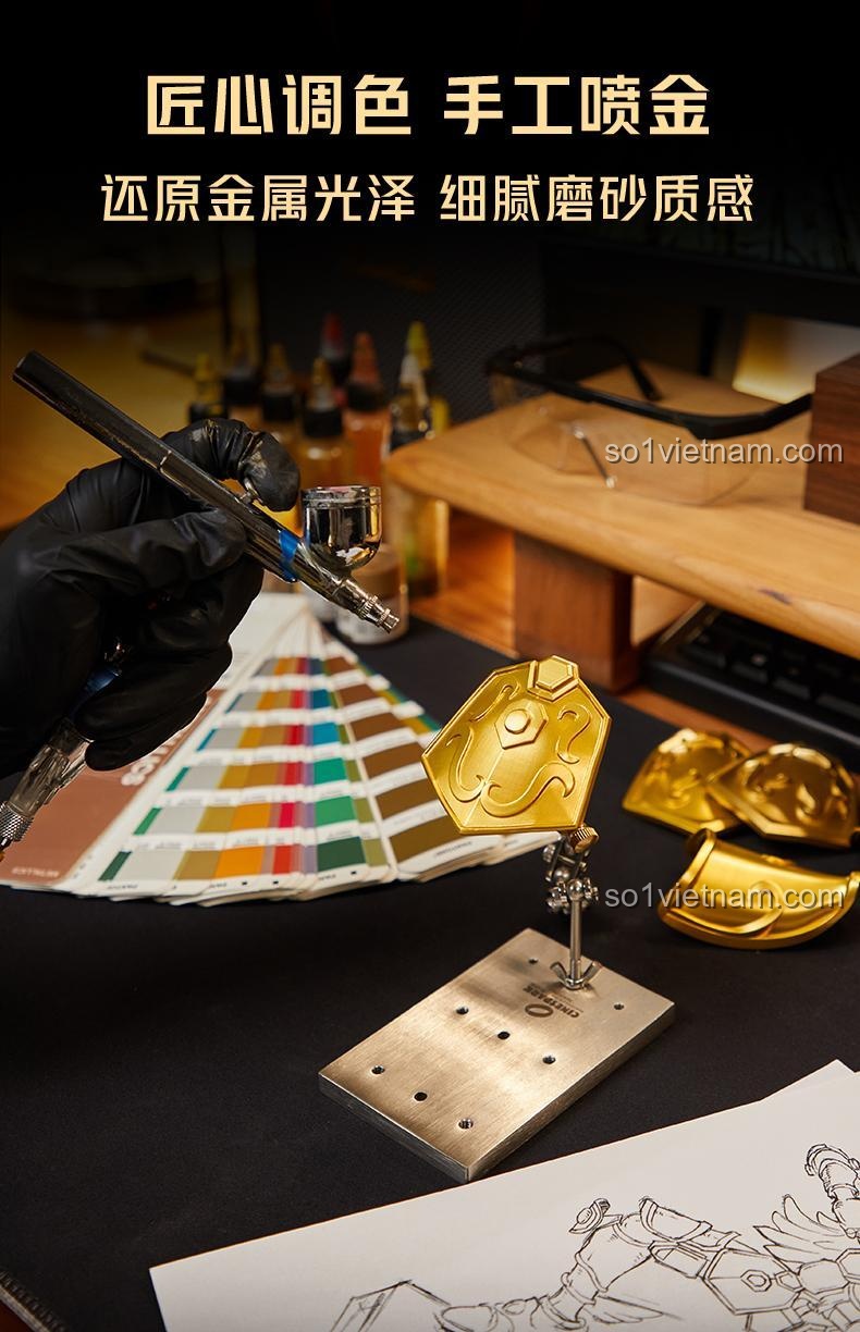 Quy trình phun sơn vàng thủ công cho đồ chơi mô hình Cung Thủ Vàng Seiya 86601, bộ xếp hình Figure Thánh Đấu Sĩ Seiya, đảm bảo chất lượng và độ bền màu, giá tốt.
