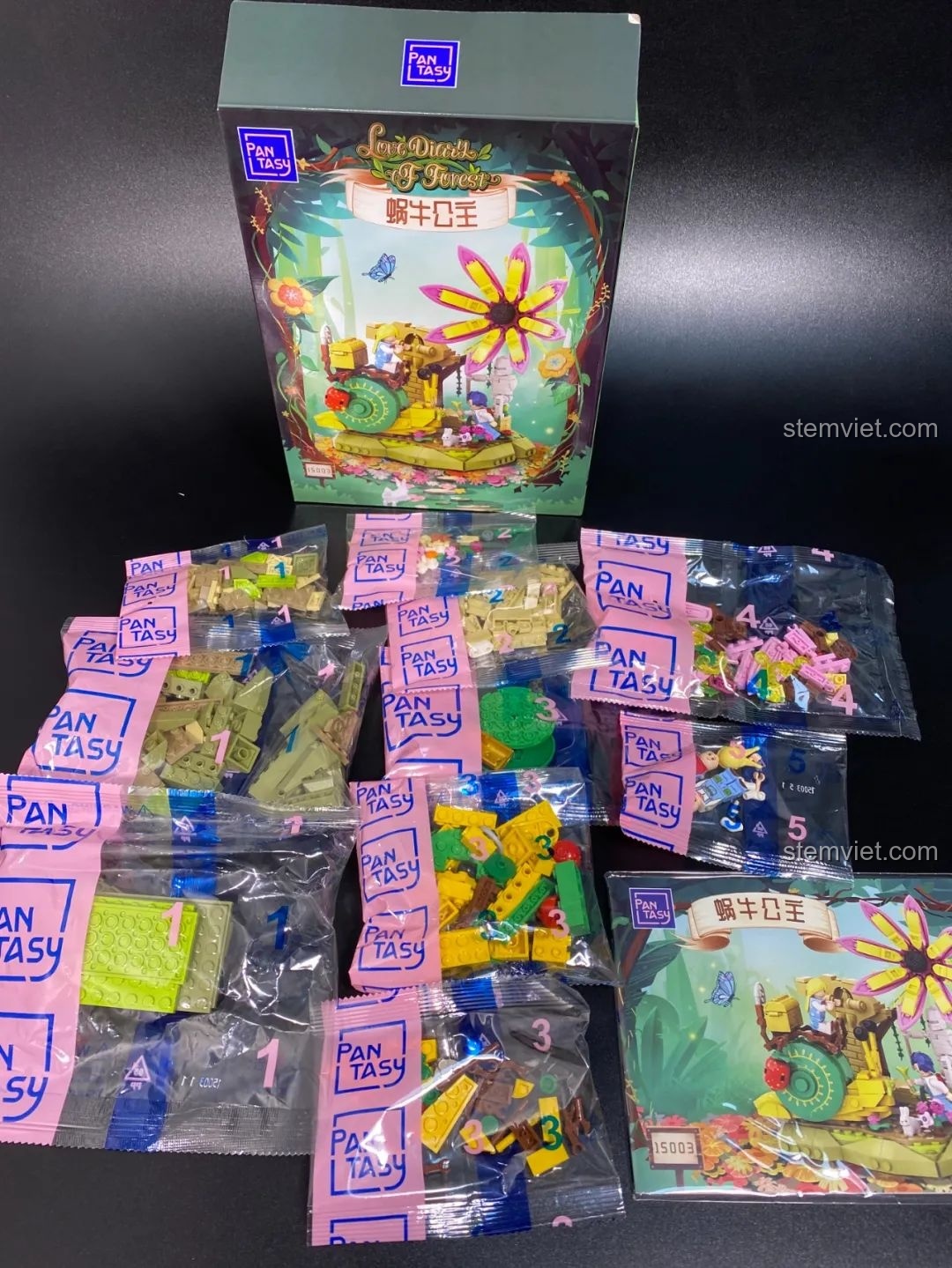 Cuốn hướng dẫn lắp ráp của bộ Pantasy 15003 Công Chúa Ốc Sên, với hình ảnh bìa mô tả cảnh quan và nhân vật chính của bộ đồ chơi.