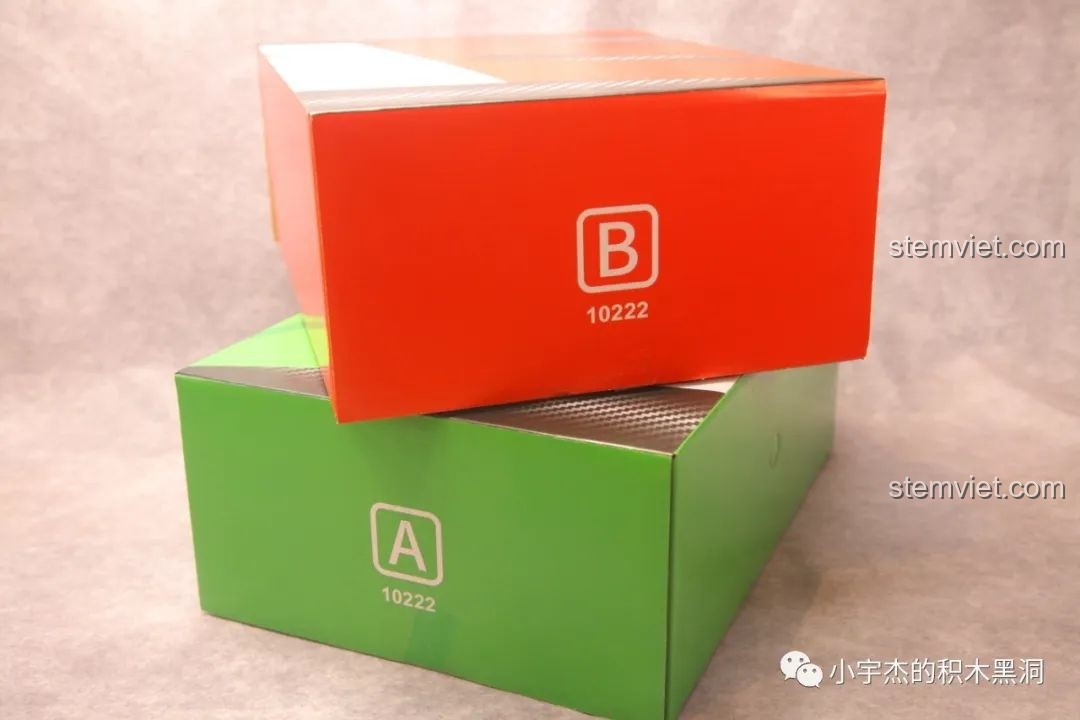 Hai hộp A và B của bộ lắp ráp Siêu Xe Lamborghini Veneno, giúp người chơi dễ dàng theo dõi tiến độ lắp ráp.