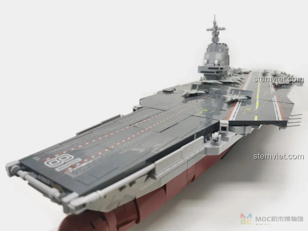 Hình ảnh minh họa phân chia khu vực cất cánh, hạ cánh và đỗ máy bay trên boong tàu sân bay Phúc Kiến Sluban M38-B1188.