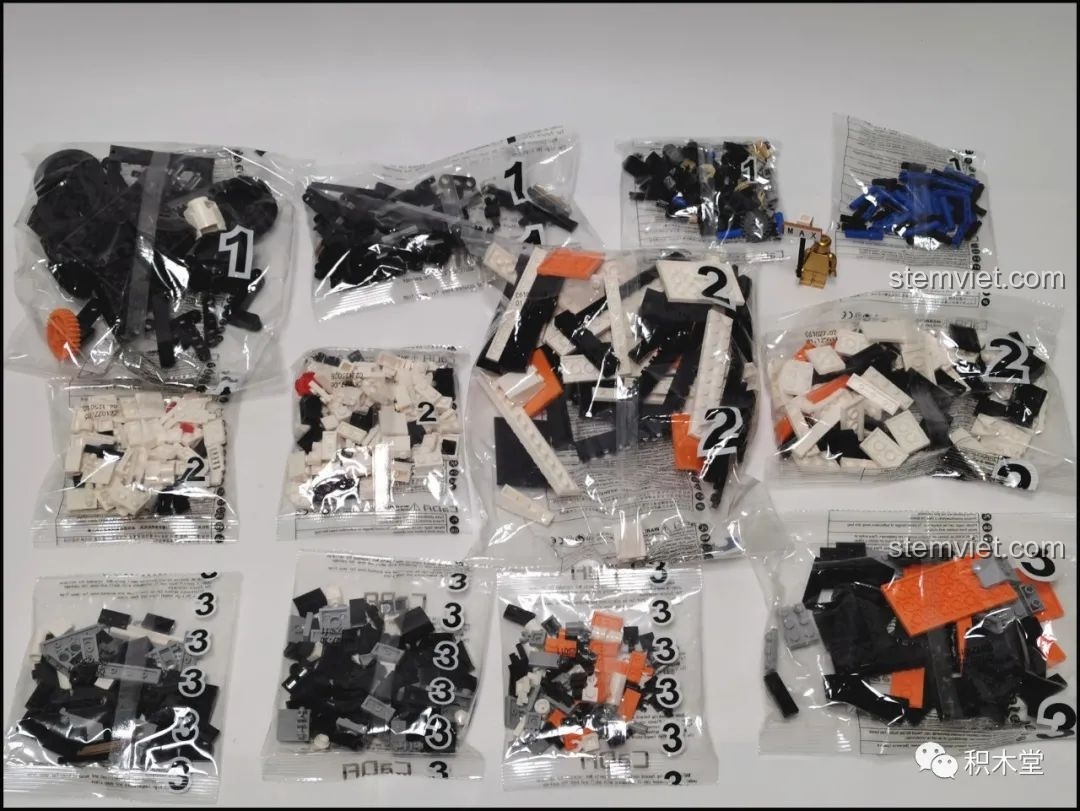 Các túi chi tiết được đánh số từ 1 đến 3 của bộ đồ chơi lắp ghép xe quân sự Humvee CaDA C61027.