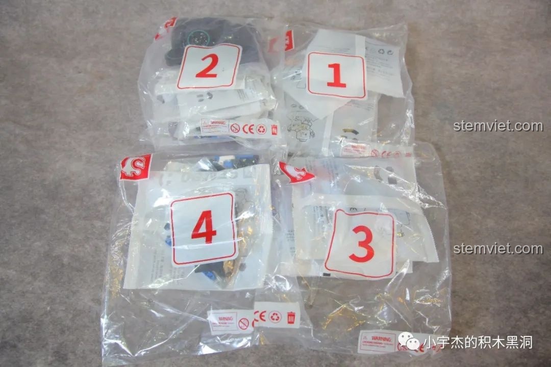 Bốn túi chi tiết được đánh số từ 1 đến 4 của bộ lắp ráp SEMBO 715006.