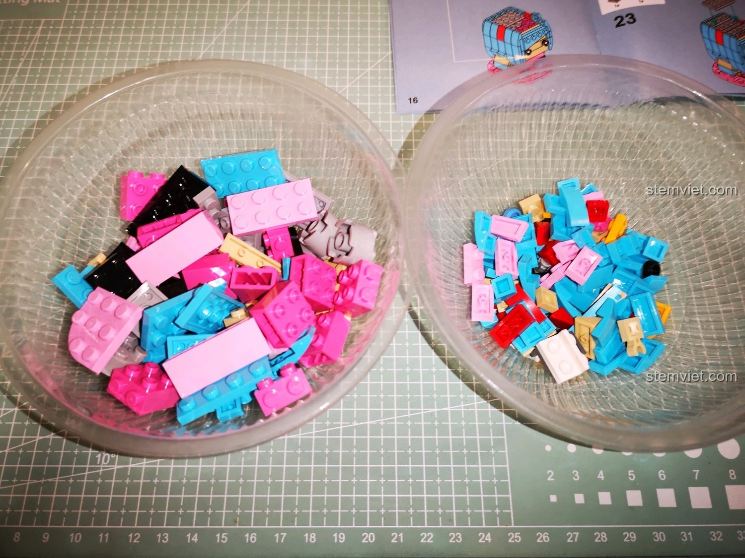 Các mảnh ghép của bộ đồ chơi lắp ráp Decool chất lượng cao giá tốt được phân loại sẵn sàng để lắp.