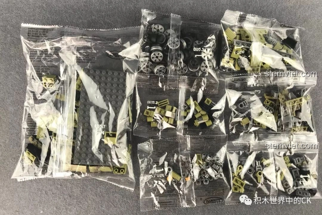 Các túi mảnh ghép được phân loại theo bước lắp ráp của bộ đồ chơi lắp ráp Xe tăng Thiên Hổ Scorpio Tiger XB-06015.