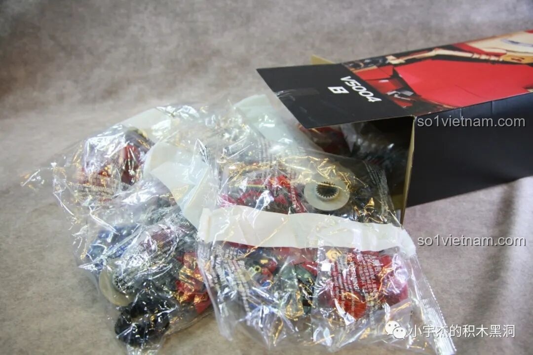 Phần thân của Giáp Chống Hulk MK44 KBOX V5004 đã hoàn thành, nhìn từ góc rộng.