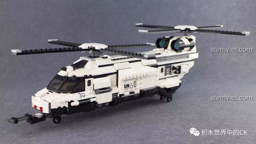 Cận cảnh pháo gắn ở mũi trực thăng vận tải quân sự trong bộ Qman 3208 Chiến Dịch Thiên Mạc, với chi tiết súng.