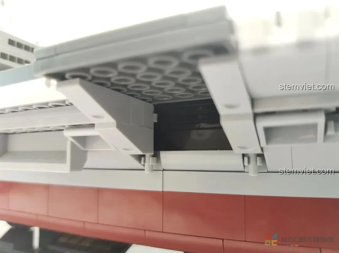 Cận cảnh pháo 1130 và tên lửa HQ-10 trên mô hình tàu sân bay Sluban M38-B1188, chi tiết vũ khí.