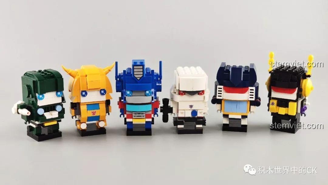 Các mô hình thuộc phe Autobot trong series JiSi Cute Doll Transformers được xếp thành một nhóm, thể hiện sự đoàn kết.