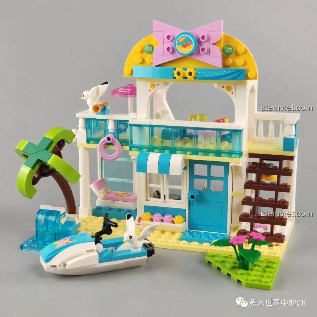 Mô hình phòng ngủ khác với giường tầng, bàn học và các chi tiết nội thất màu hồng tím, không thuộc bộ QMAN 4804.