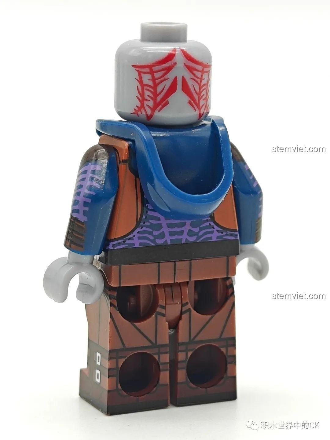 Minifigure Drax KORUIT XP-532 với phụ kiện áo khoác xanh, làm nổi bật bộ đồ chơi mô hình Vệ Binh Dải Ngân Hà.