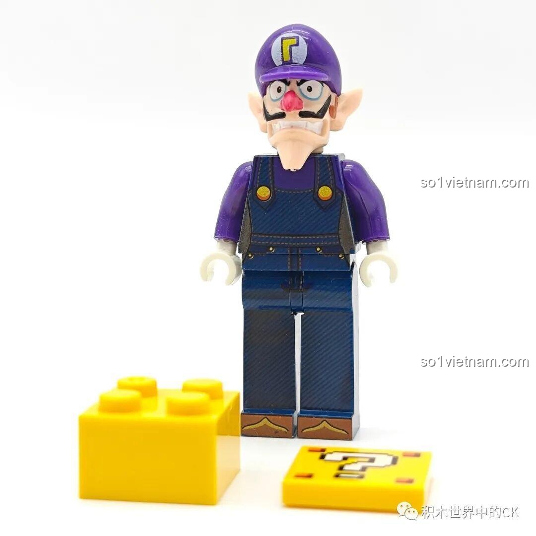 Nhân vật Waluigi WM6103 cùng các phụ kiện đi kèm là khối gạch và khối dấu hỏi.