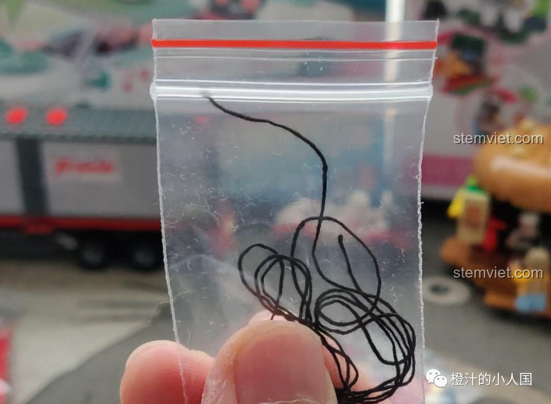 Cuộn dây tời màu đen đi kèm trong bộ lắp ráp Máy bay cứu hộ trên không CAYI 2603.